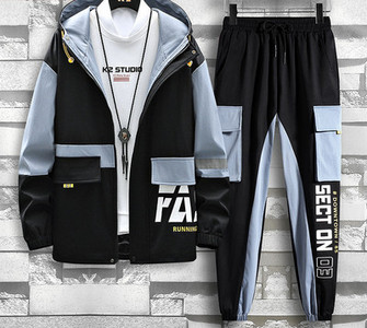 Ανδρικό αθλητικό σετ με τσέπη και επιγραφή