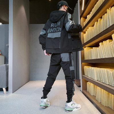 Σπορ ανδρική φόρμα με επιγραφή