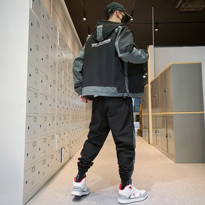 Σπορ ανδρική φόρμα με επιγραφή