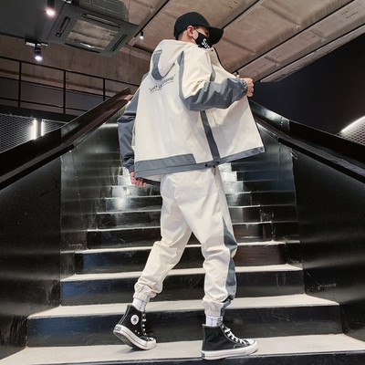 Σπορ ανδρική φόρμα με επιγραφή