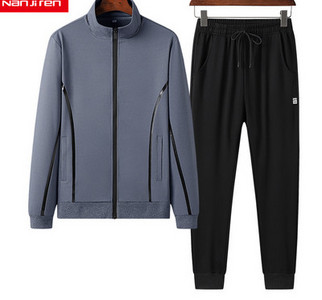 Vīriešu sporta krekls un treniņtērps apakšā