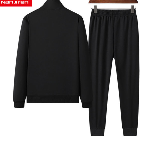 Vīriešu sporta krekls un treniņtērps apakšā