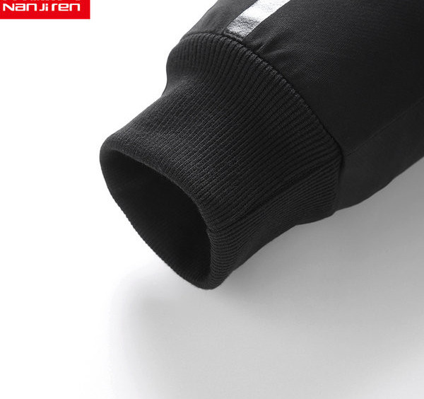 Vīriešu sporta krekls un treniņtērps apakšā