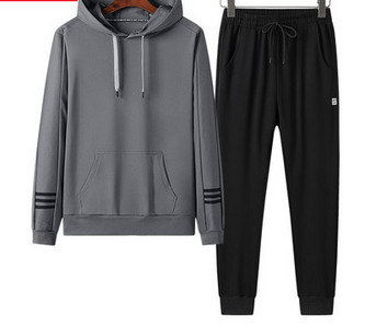 Férfi kapucnis pulóver és nyakkendő