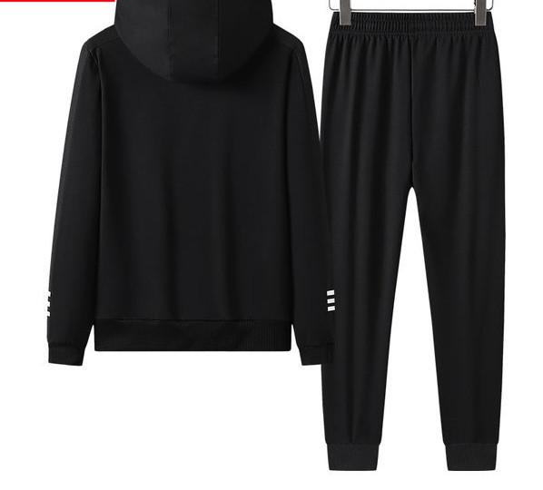 Férfi kapucnis pulóver és nyakkendő