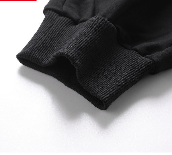 Férfi kapucnis pulóver és nyakkendő