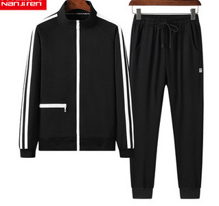 Új modell férfi sport szett pulóverből és alsóból