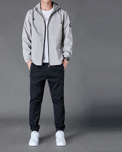 Vīriešu treniņtērps ar kabatu