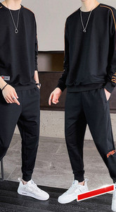 Vīriešu komanda ar garām piedurknēm ar uzrakstiem