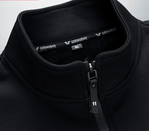 Vīriešu sporta melns tērps ar mežģīnēm