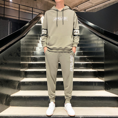 Alkalmi férfi ruha felirattal és nyakkendővel