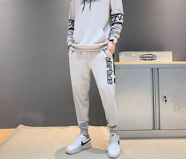 Alkalmi férfi ruha felirattal és nyakkendővel