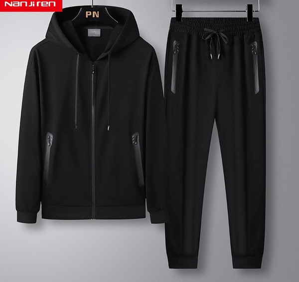 Sportos férfi kétrészes ruha - kapucnival és alsóval ellátott pulóver