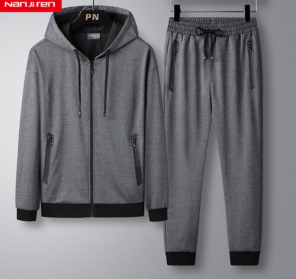 Sportos férfi kétrészes ruha - kapucnival és alsóval ellátott pulóver