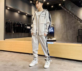 Tinuta sport barbati din doua piese