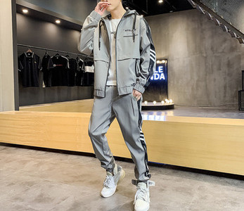 Tinuta sport barbati din doua piese
