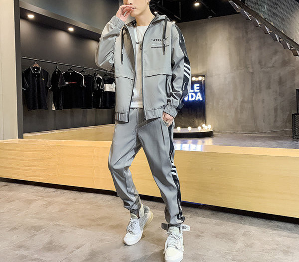 Tinuta sport barbati din doua piese