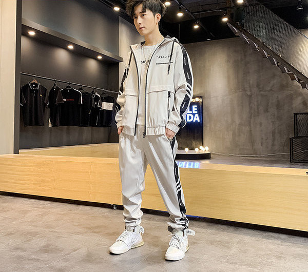 Tinuta sport barbati din doua piese