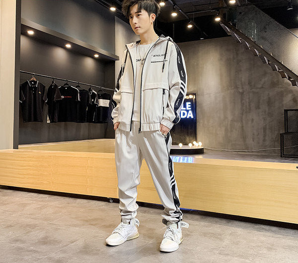 Tinuta sport barbati din doua piese