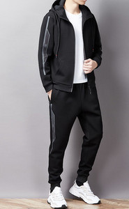 Ανδρικά αθλητικά ρούχα με κουκούλα 