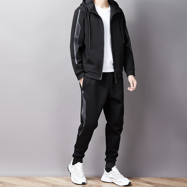 Ανδρικά αθλητικά ρούχα με κουκούλα 