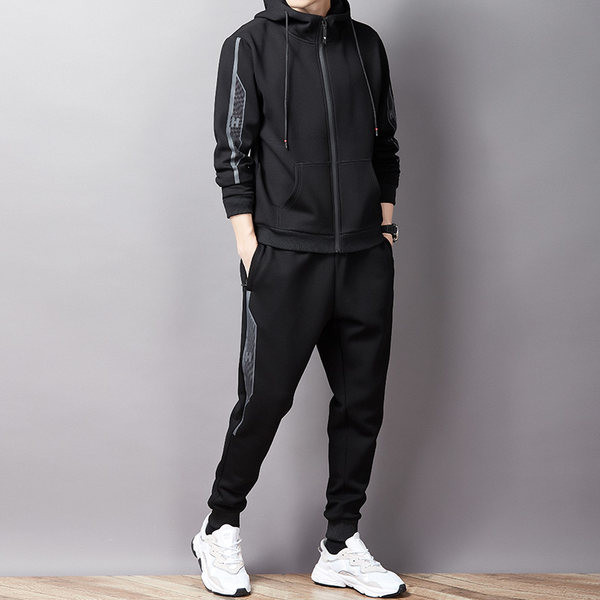 Ανδρικά αθλητικά ρούχα με κουκούλα 