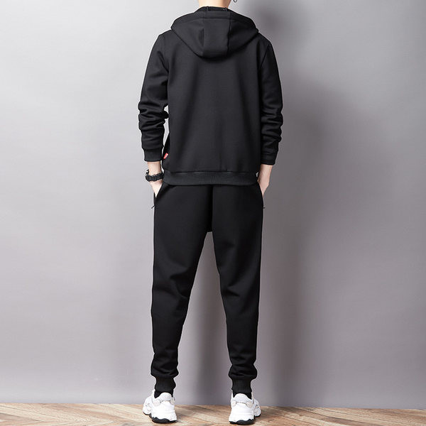 Ανδρικά αθλητικά ρούχα με κουκούλα 