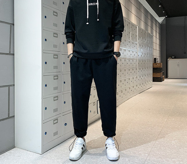 Muška sportska ekipa - s kapuljačom i vezicama