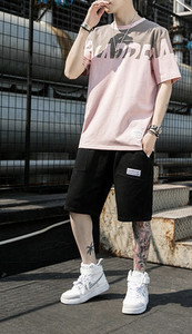 Vīriešu ikdienas vasaras divdaļīgs komplekts ar T-kreklu ar ovālu kakla izgriezumu un šortiem ar logotipu