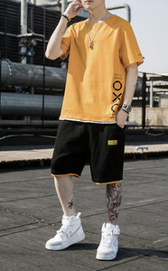 Vīriešu ikdienas vasaras divdaļīgs komplekts ar T-kreklu ar ovālu kakla izgriezumu un šortiem ar logotipu