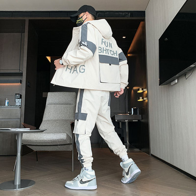 Modes divdaļīgs treniņtērps vīriešiem ar apdruku mugurpusē