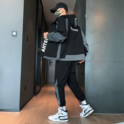 Modes divdaļīgs treniņtērps vīriešiem ar apdruku mugurpusē