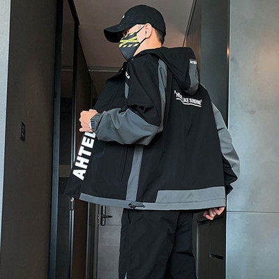 Modes divdaļīgs treniņtērps vīriešiem ar apdruku mugurpusē