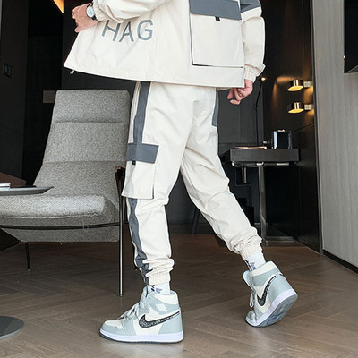 Modes divdaļīgs treniņtērps vīriešiem ar apdruku mugurpusē