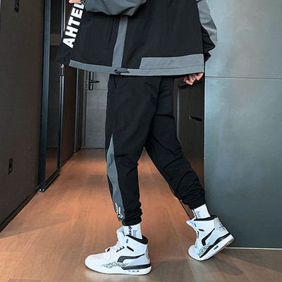 Modes divdaļīgs treniņtērps vīriešiem ar apdruku mugurpusē