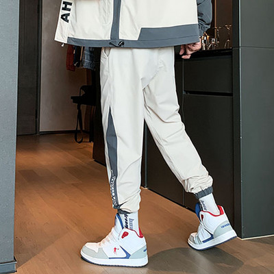 Modes divdaļīgs treniņtērps vīriešiem ar apdruku mugurpusē