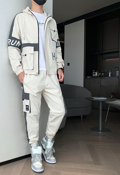 Modes divdaļīgs treniņtērps vīriešiem ar apdruku mugurpusē