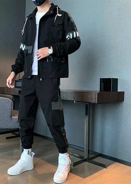 Modes divdaļīgs treniņtērps vīriešiem ar apdruku mugurpusē