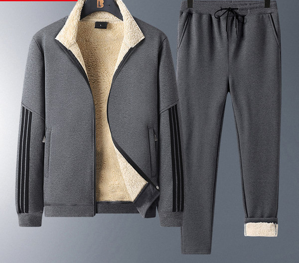 Vīriešu tērps ar oderi un mežģīnēm