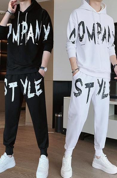 Ανδρική φόρμα με στάμπα και κουκούλα