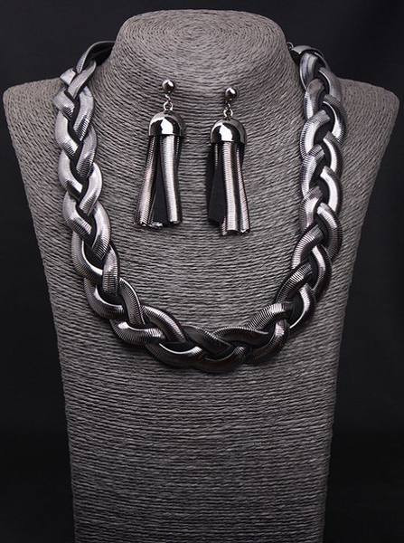 Sieviešu elegants auskaru un kaklarotas komplekts