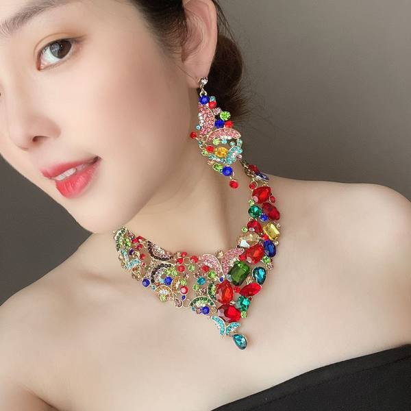 Sieviešu komplekts - kaklarota un auskari