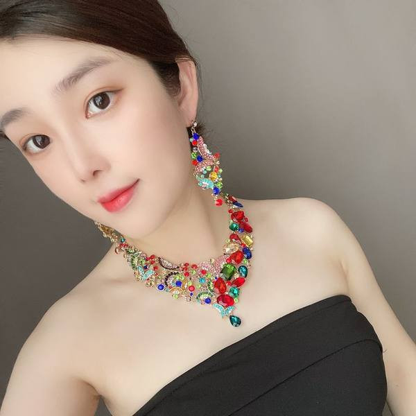 Sieviešu komplekts - kaklarota un auskari