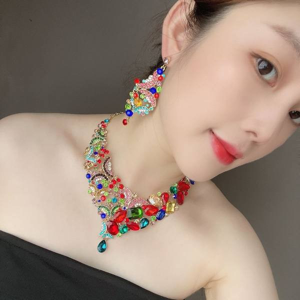 Sieviešu komplekts - kaklarota un auskari