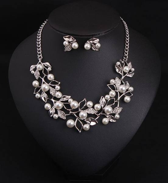 Κομψό σετ για γ υναίκες με πέρλες