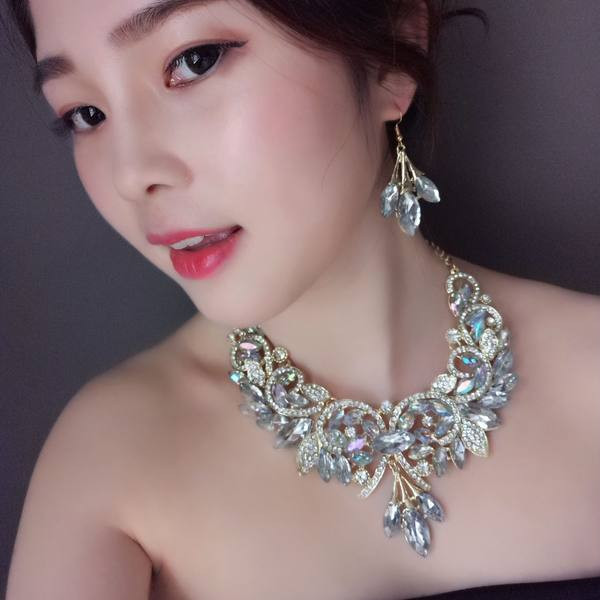 Sieviešu divdaļīgs komplekts ar akmeņiem