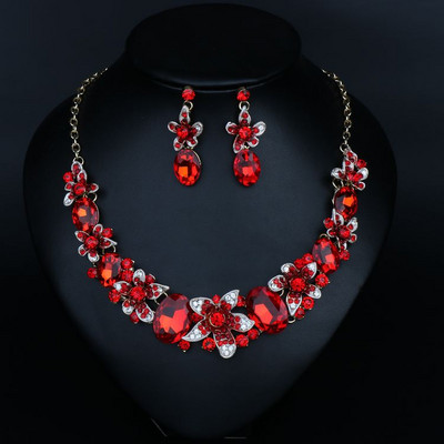 Sieviešu komplekts - ar ziedu motīviem