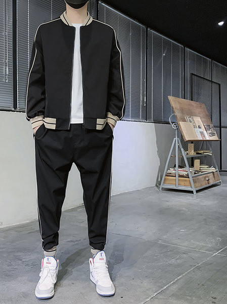 Vīriešu komplekts ar caurulēm un kabatu