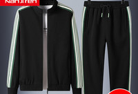 Sportski set od trenirke i donjeg dijela