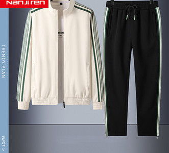 Sportski set od trenirke i donjeg dijela